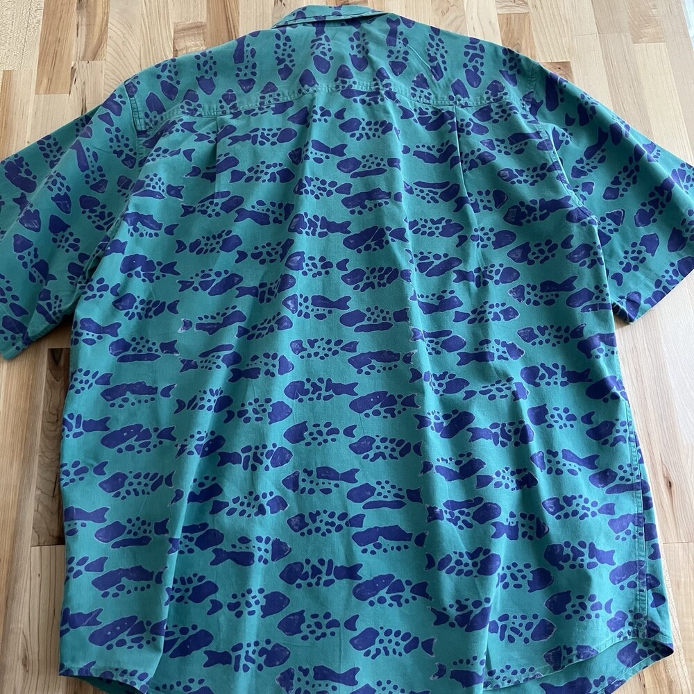 Back East Short Sleeve Button Up Shirt 100 Cotton Batik Fish Print Green Blue XL - Picture 2 of 6